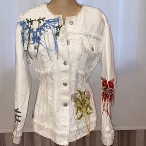 Alexander McQueen fabulous white denim jacket with unique embroidery, size S